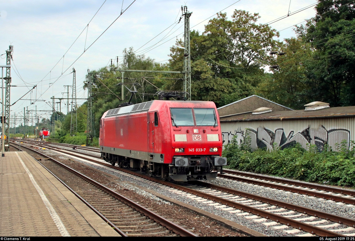 145 033-7 DB als Tfzf durchfährt den Bahnhof Hamburg-Harburg Richtung Hamburg-Unterelbe.
[5.8.2019 | 17:25 Uhr]