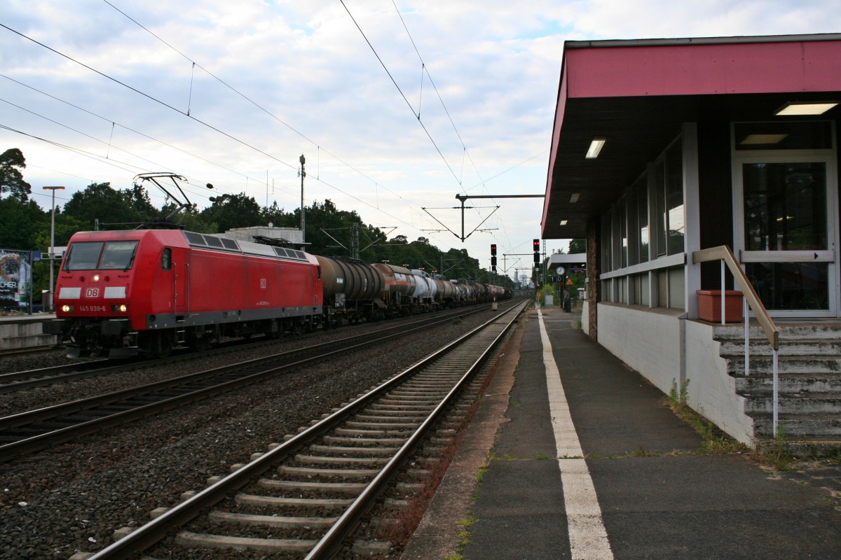 145 038-6 mit einem gemischten G�terzug nach Mannheim Rbf am Abend des 20.06.14 in Neu-Isenburg.