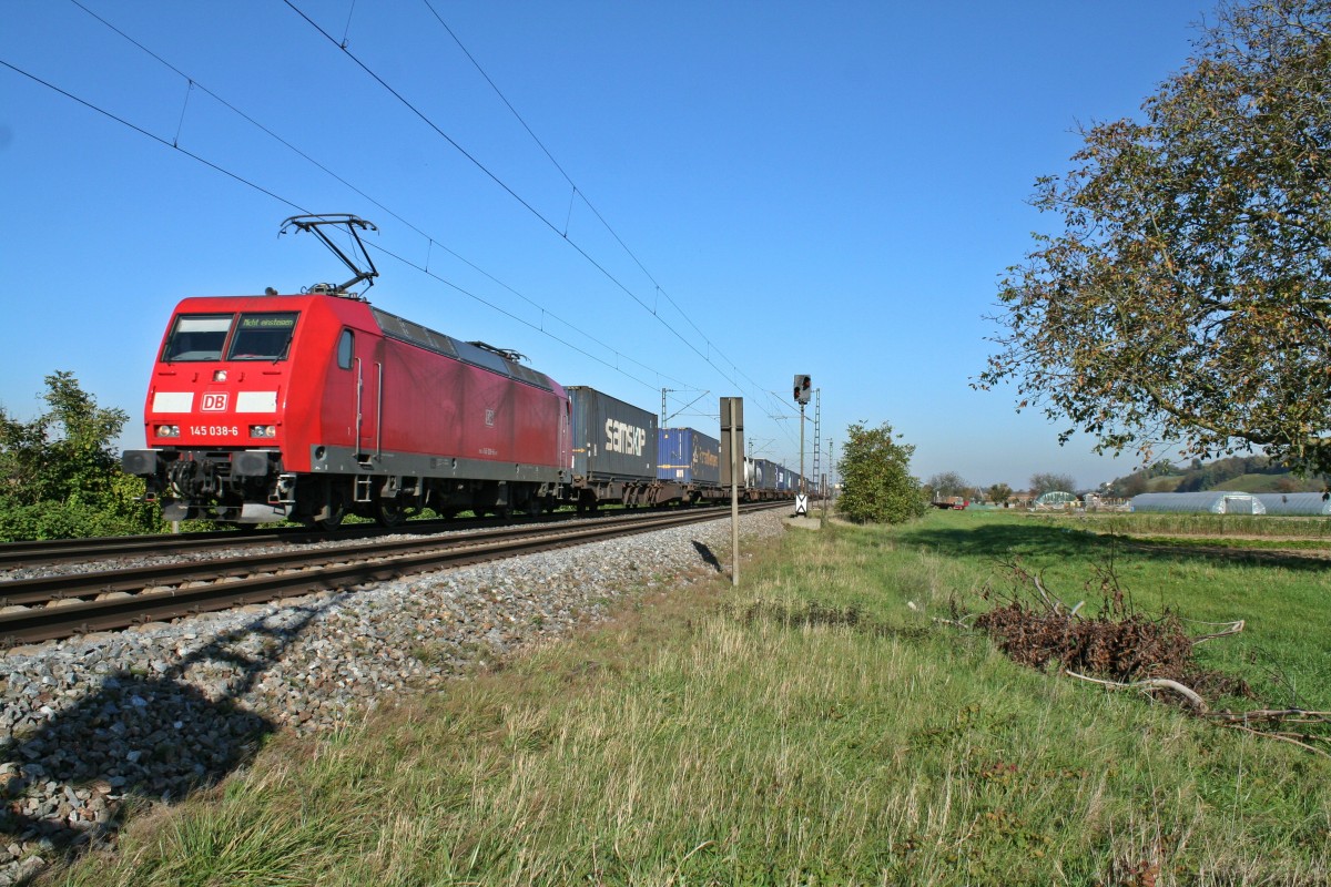 145 038-6 mit einem KLV-Zug nach Basel Rbf/Weil Gbf am Mittag des 31.10.13 n�rdlich des Weinortes H�gelheim.