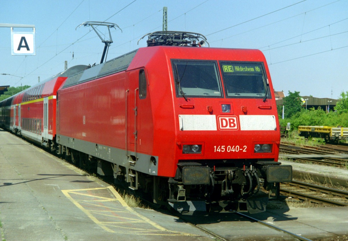 145 040 mit RE 24327 (Uelzen–Hildesheim) am 19.06.2000 in Uelzen
