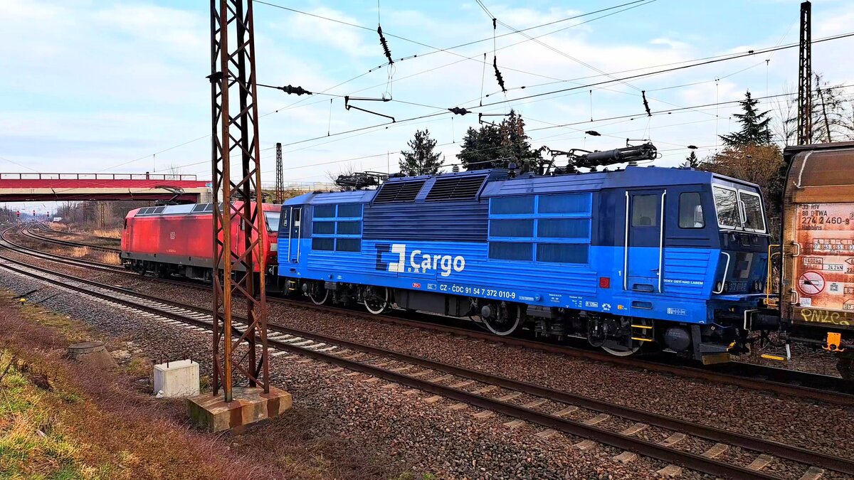 145 041-0 [NVR-Nummer: 91 80 6145 041-0 D-DB] DB Cargo mit 372 010-9 [NVR:CZ-CDC 91 54 7 372 010-9]ČD Cargo a.s., Praha und Gemischtem Güterzug am 16.02.2023 in Leipzig Wiederitzsch