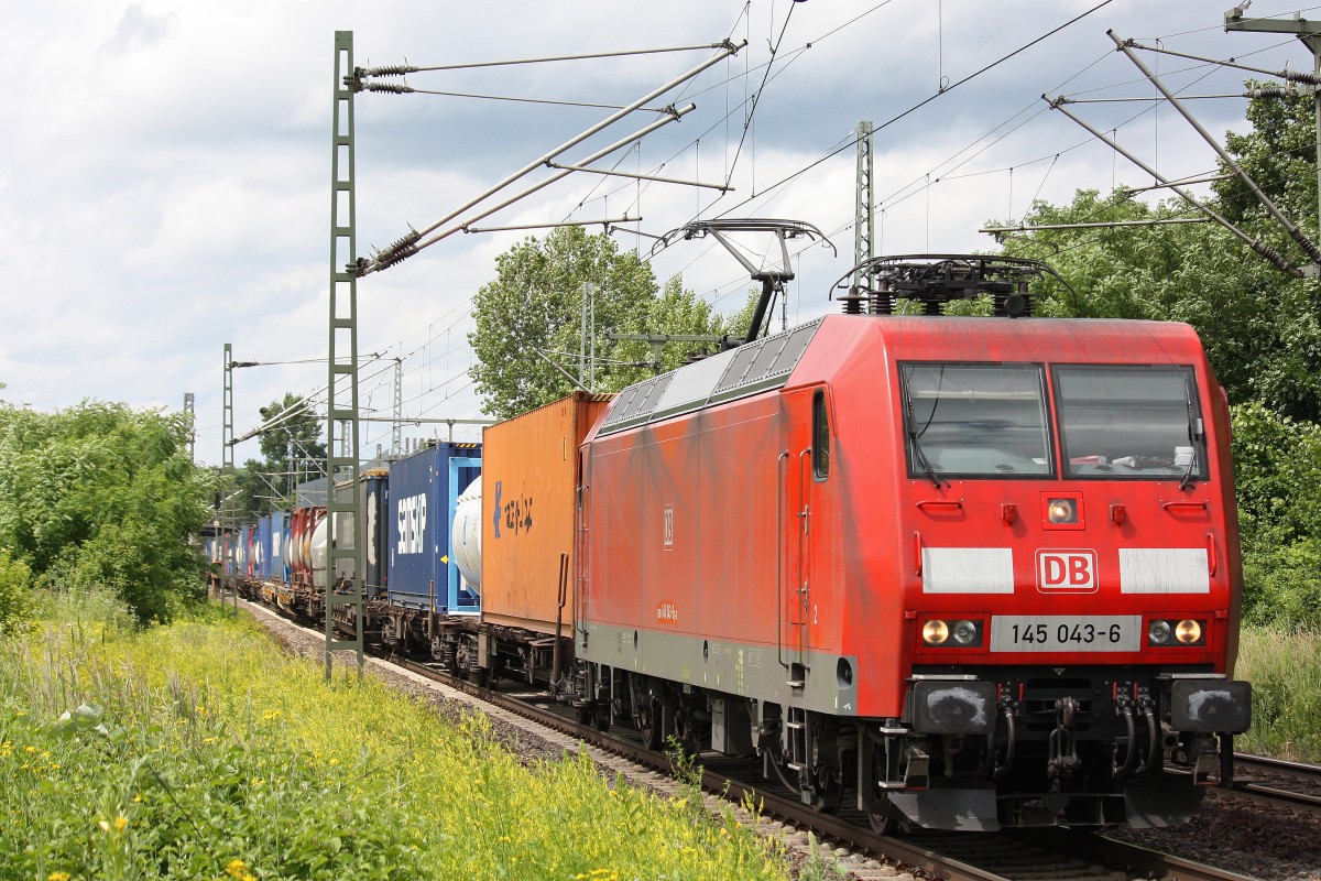 145 043 am 22.6.13 mit einem KLV in Bonn-Oberkassel.