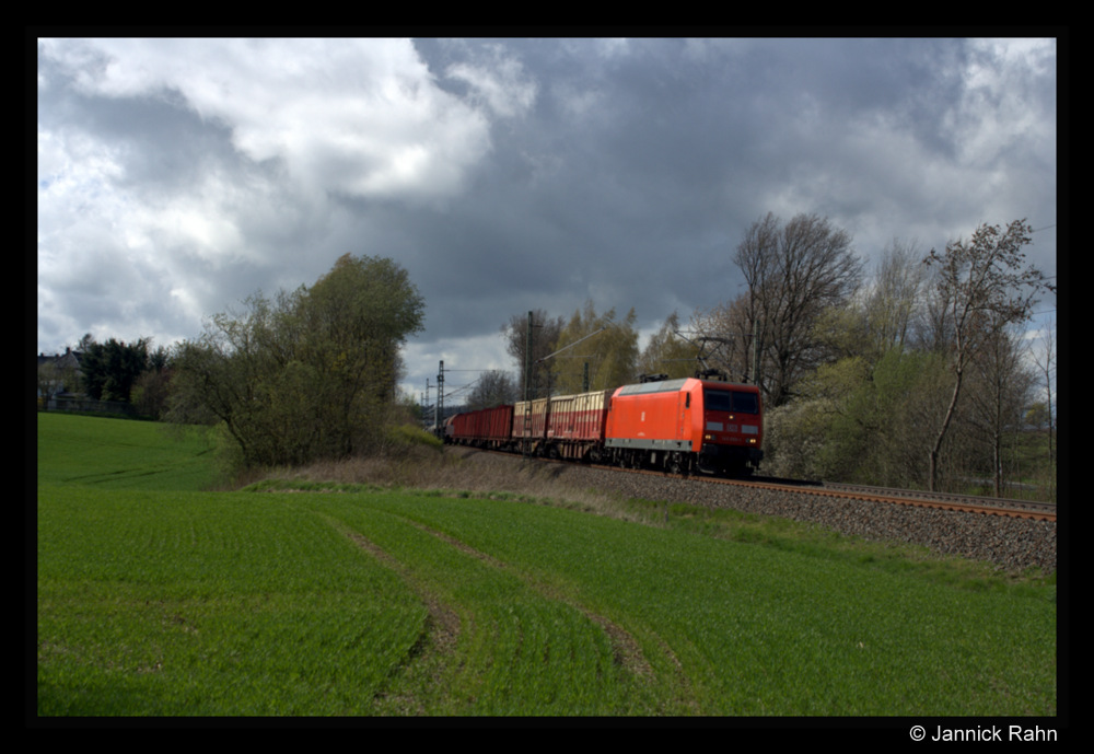 145 050 fuhr am 26.04.2016 mit einen Umleiter.Hier bei Syrau