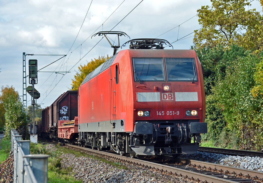 145 051-9 mit gem. Güterzug durch Bonn-Beuel - 23.10.2015