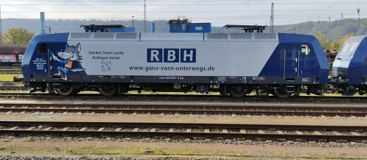 145 054-3 der RBH in Dillingen / Saar am 30.10.2022, 11:45