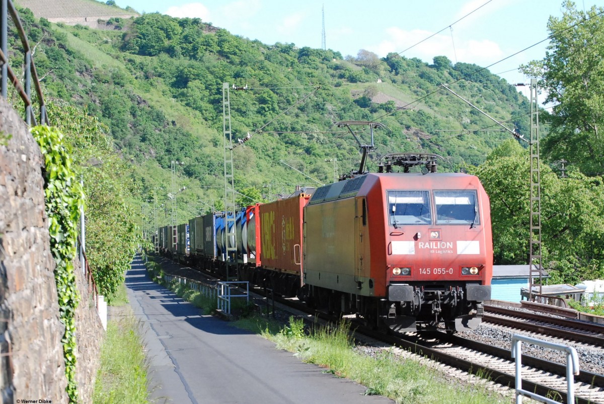 145 055 mit KV-Zug bei St. Goarshausen-Wellmich - 18.05.2013