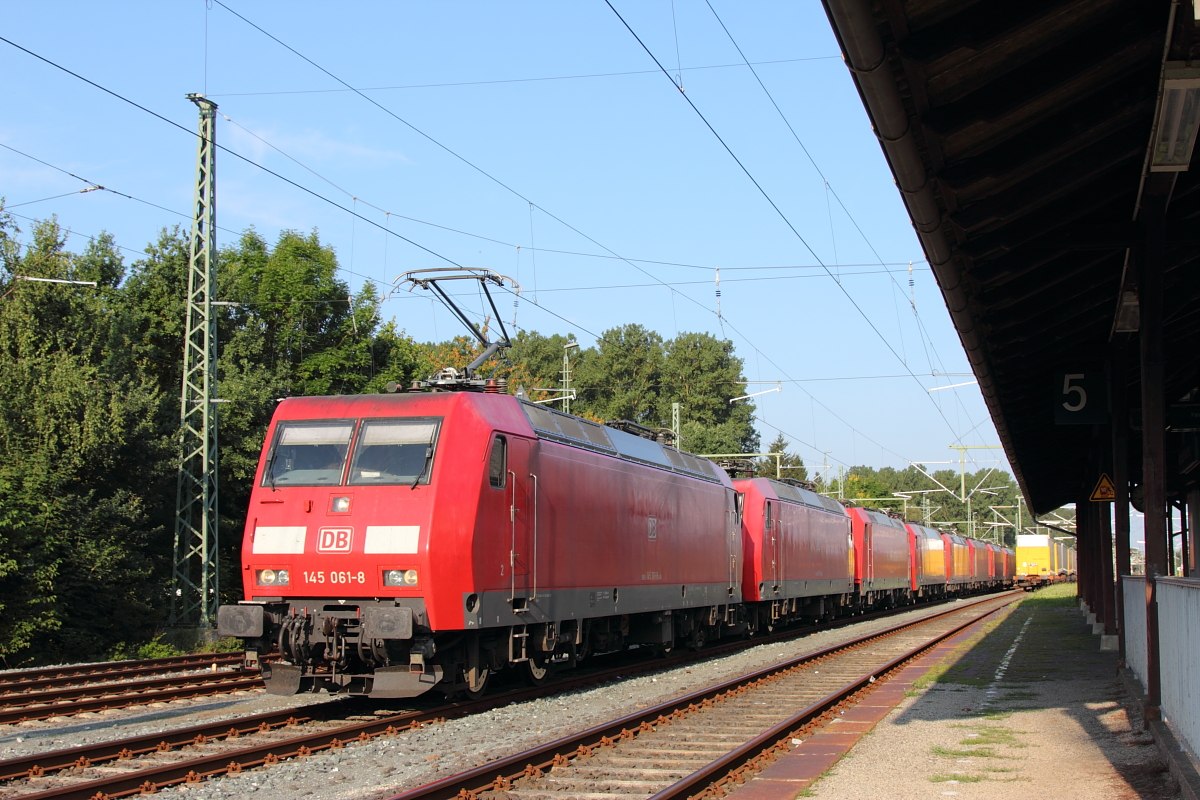 145 061-8 mit einem DB cargo Lokzug in Hochstadt/ Marktzeuln am 28.08.2017.