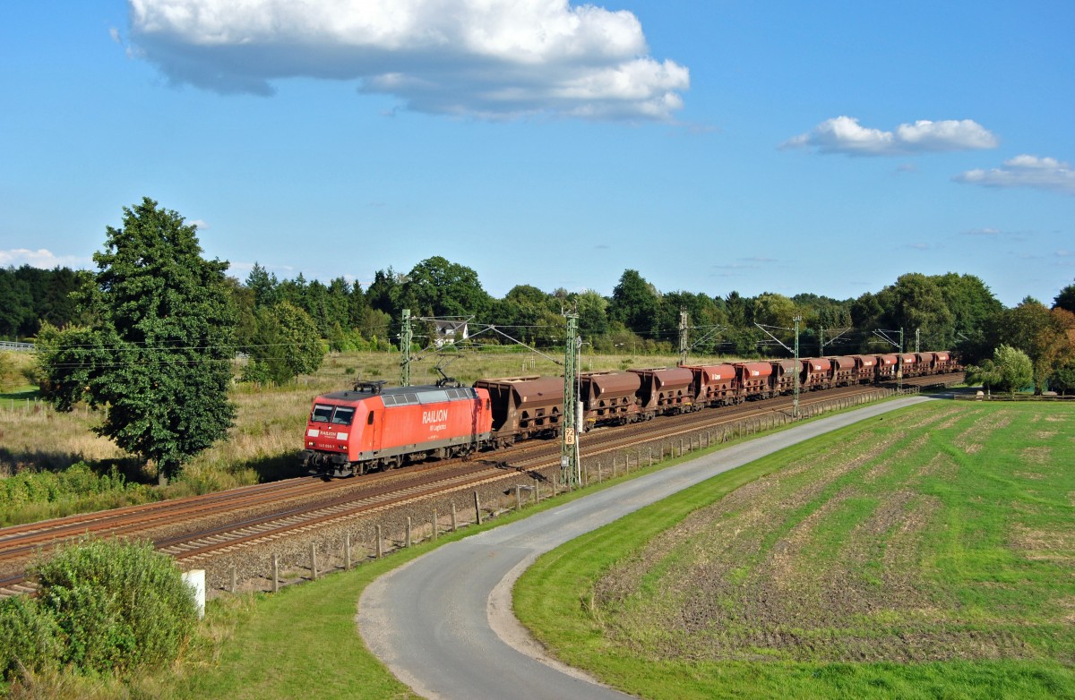 145 066-7 fuhr am 27.08.2014 mit einem Kieszug durch Langwedel.