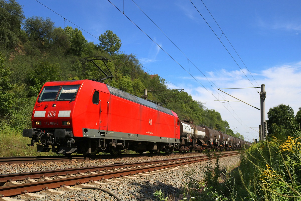 145 067-5 DB als Kesselzug fährt bei Burgwerben auf der Bahnstrecke Halle–Bebra (KBS 580) Richtung Erfurt. [8.8.2017 - 13:02 Uhr]