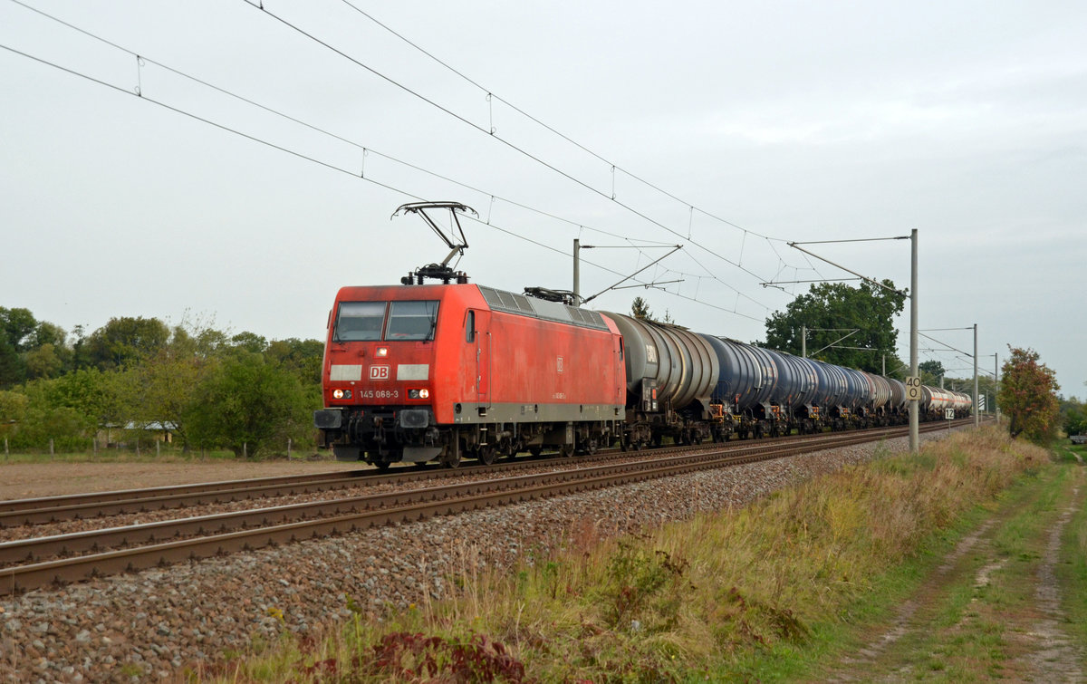 145 068 führte am 25.09.19 einen Kesselwagenzug durch Jeßnitz Richtung Bitterfeld.