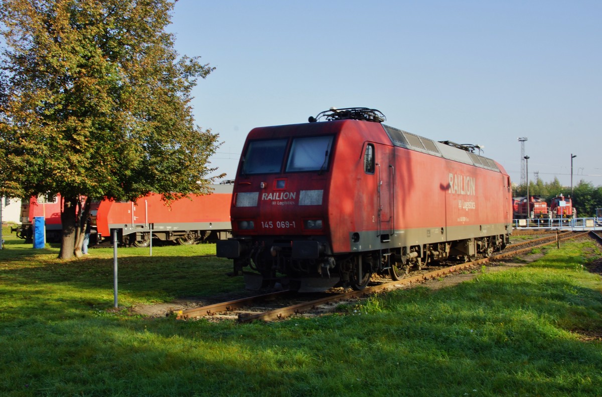 145 069-1 abgestellt im BW Engelsdorf /Sachsen am 04.10.14. Bild wurde von einem öffentlichen Weg gemacht.