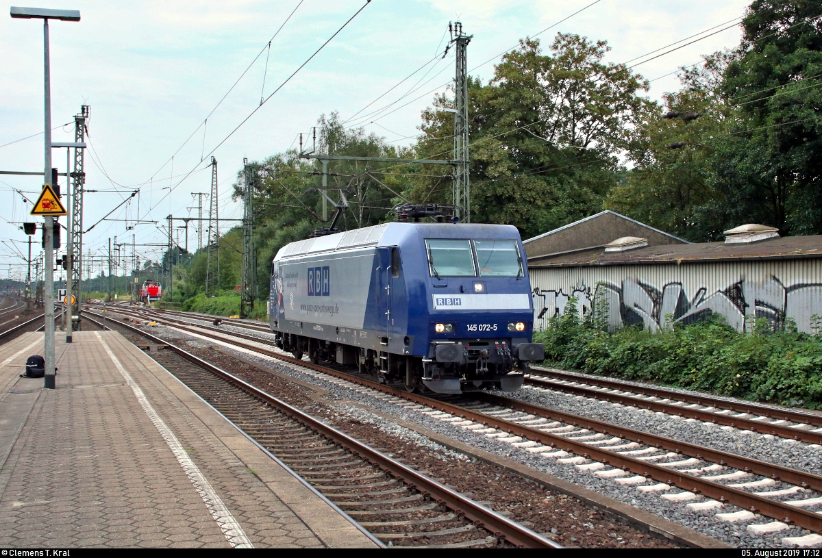145 072-5 DB, vermietet an die RBH Logistics GmbH, als Tfzf durchfährt den Bahnhof Hamburg-Harburg Richtung Hamburg-Unterelbe.
[5.8.2019 | 17:12 Uhr]