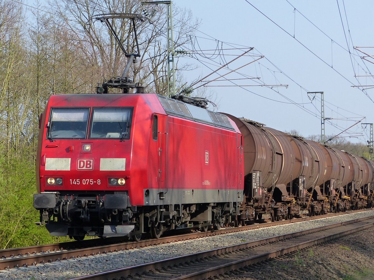 145 075 mit Kesselzug in Rheine=Bentlage, 08.04.19