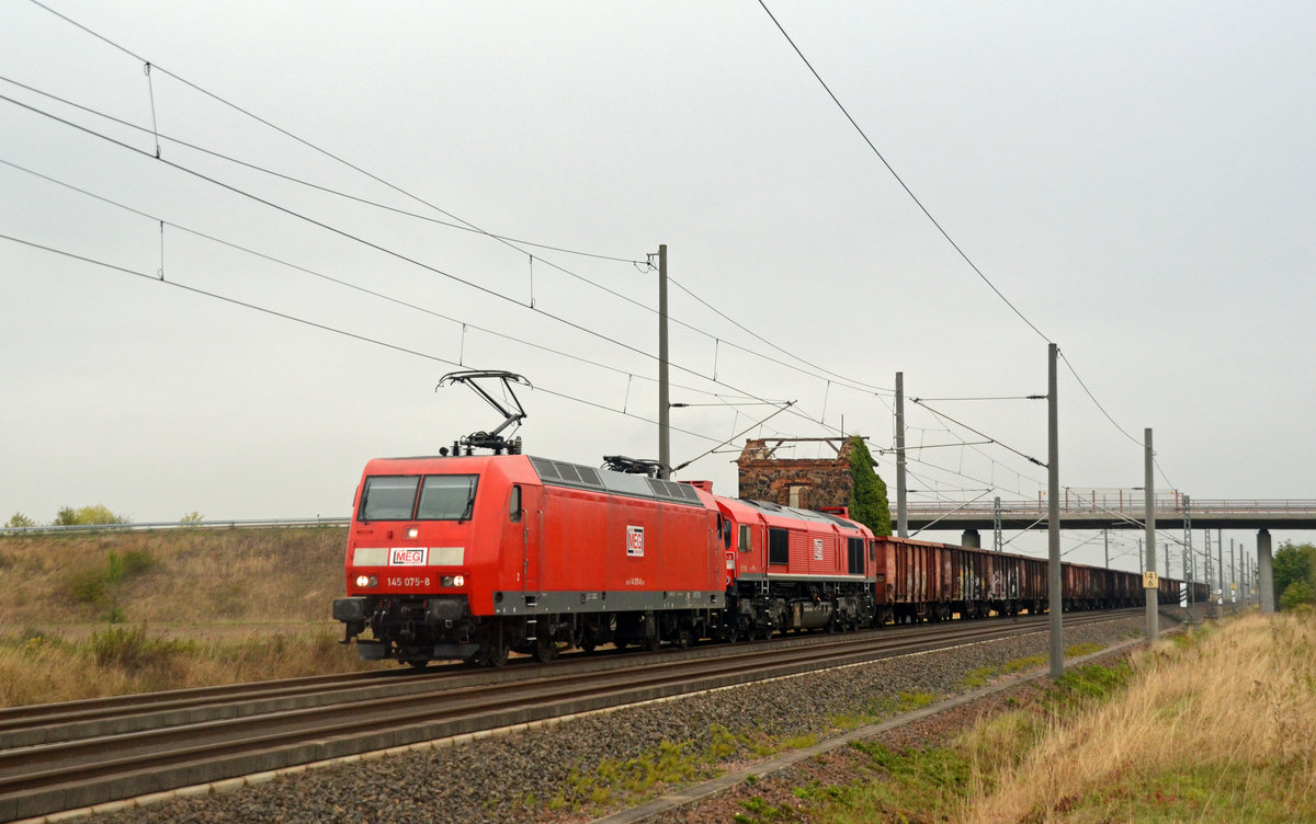 145 075 schleppte am 24.09.19 einen Hochbordwagenzug und 266 442 als Wagenlok durch Brehna Richtung Halle(S).