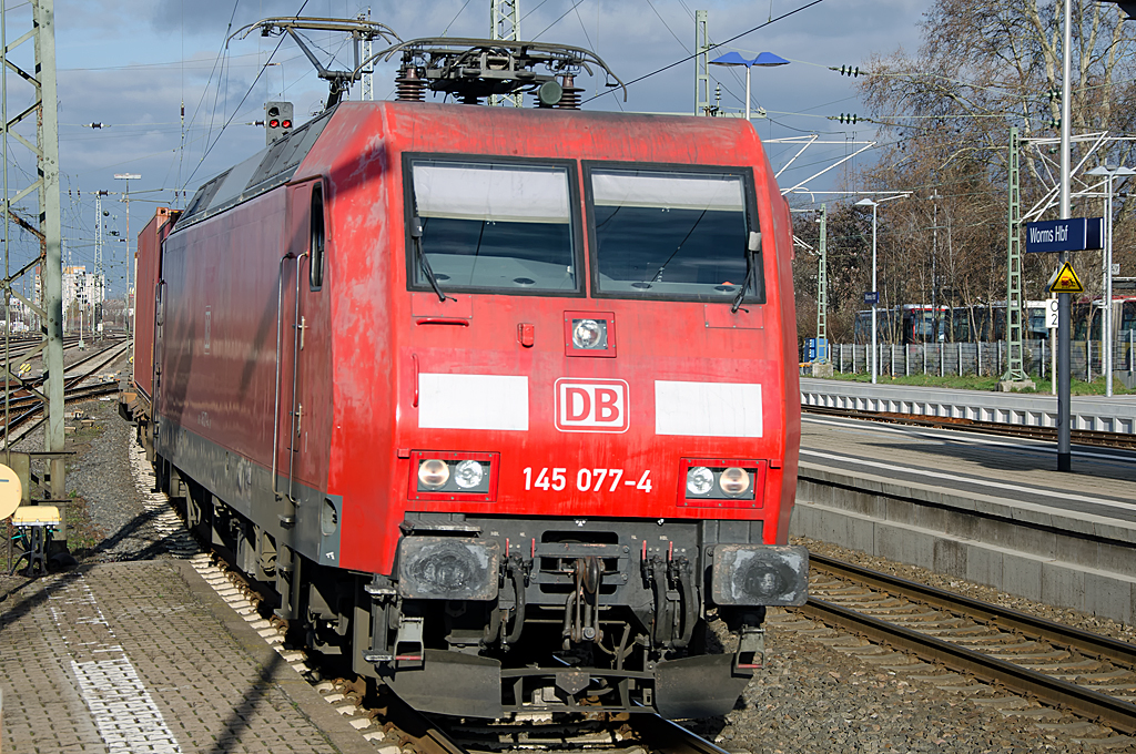 145 077-4 ( 91 80 6145 077-4 D-DB ), ABB Daimler-Benz Transportation GmbH, [D]-Kassel 33823, Baujahr 2000, Eigentümer: DB Schenker Rail Deutschland AG, [D]-Mainz, Fahrzeugnutzer: Kombinierter Ladungs Verkehr, Erst-Bw Seddin, Bh Seddin, 10.01.2014, Worms Hbf 
