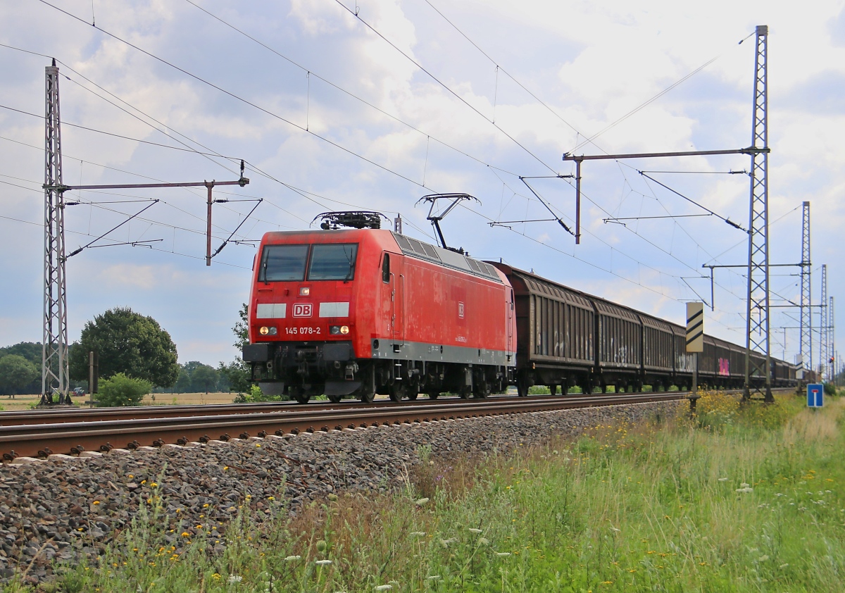 145 078-2 mit H-Wagen Ganzzug in Fahrtrichtung Wunstorf. Aufgenommen in Dedensen-Gümmer am 29.07.2015.