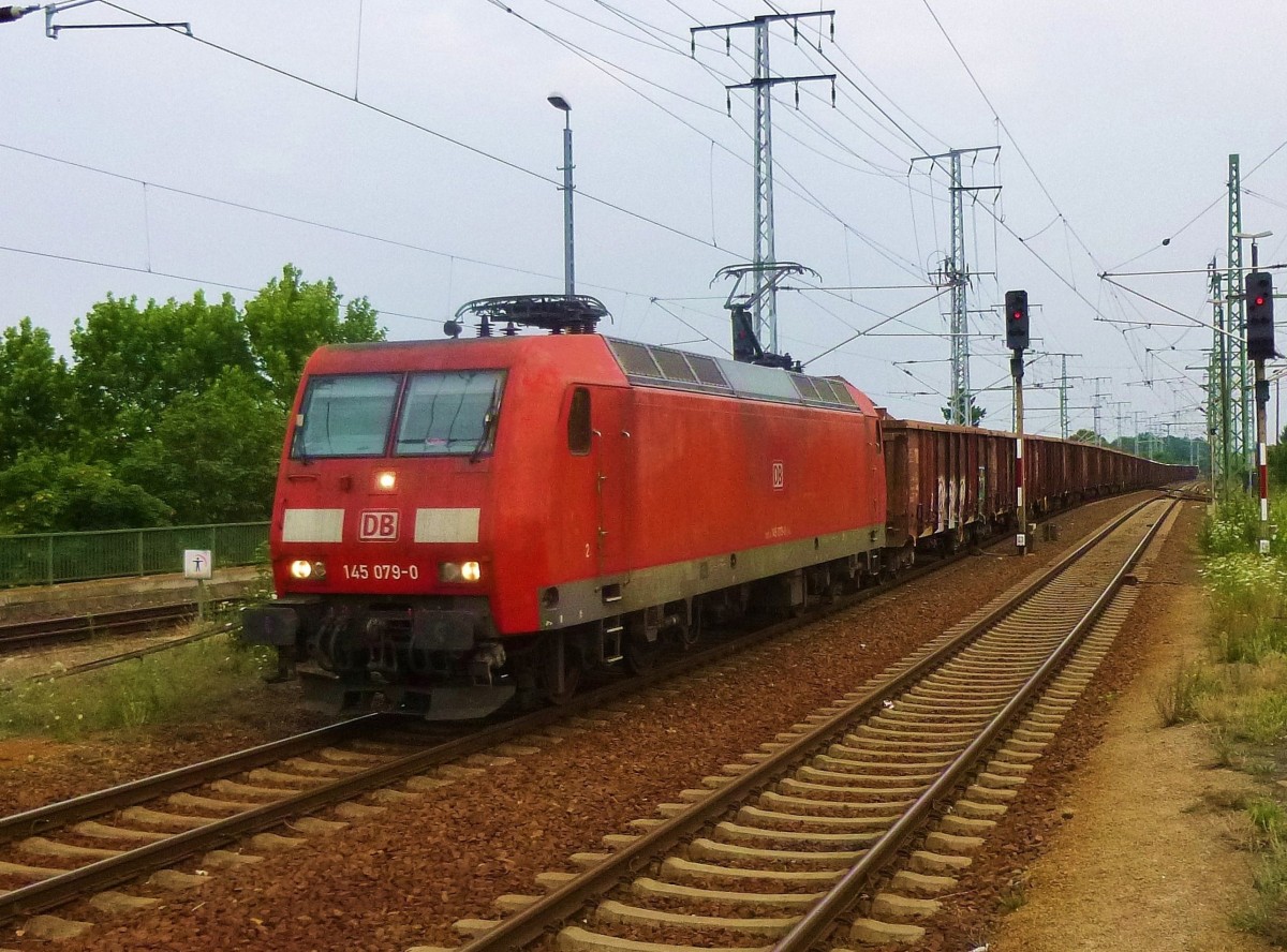 145 079-9 rollt in Senftenberg ein. Aufgenommen am 21.07.2014.
