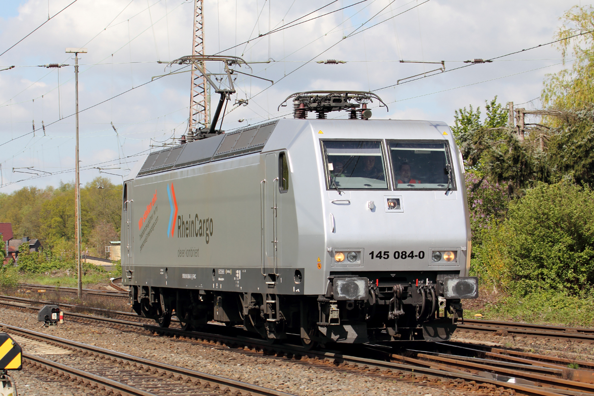145 084-0 nun im RHC Farbkleid durchfährt Recklinghausen-Ost 4.5.2016