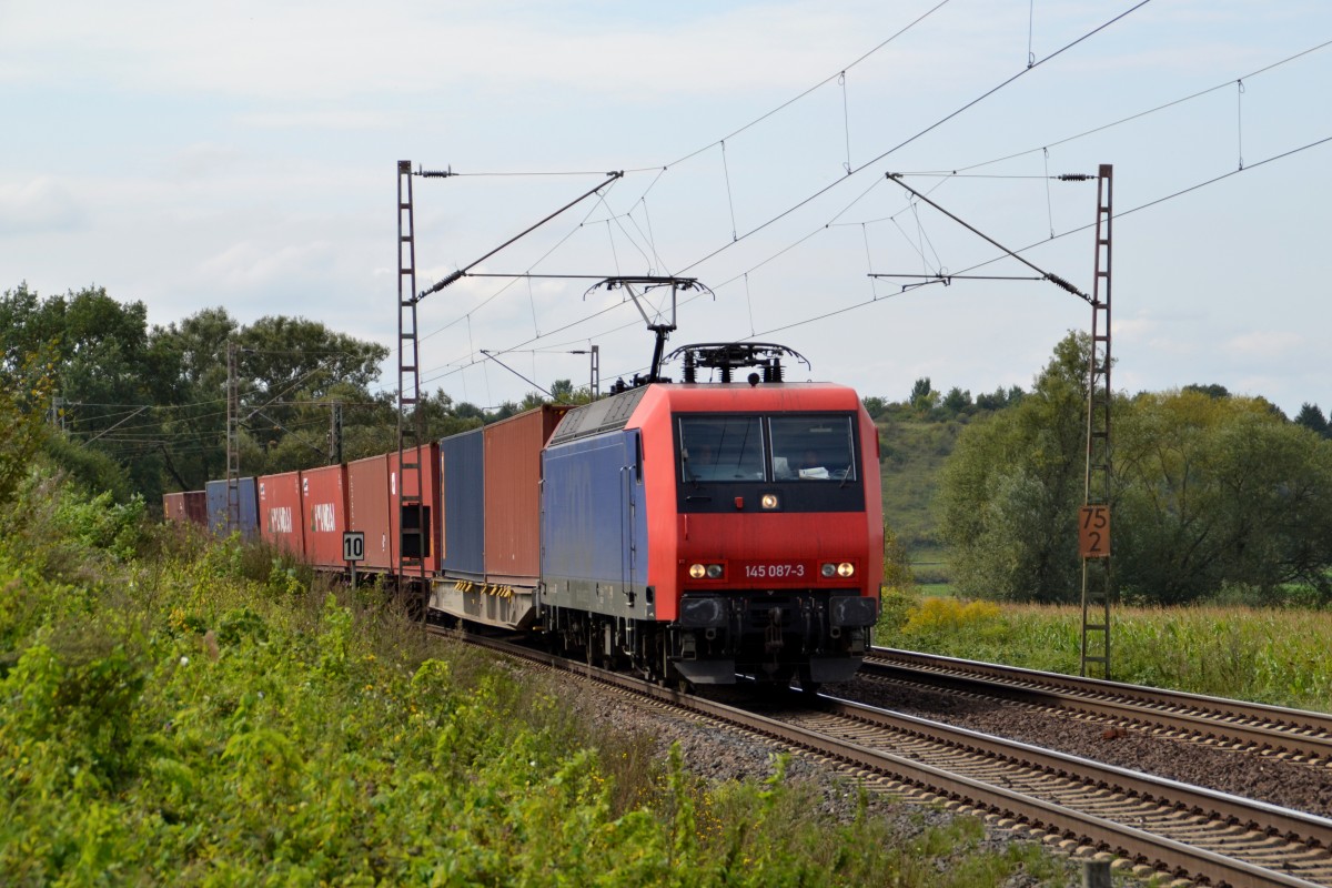 145 087-3 mit einem Containerzug am 03.09.2014 bei Einbeck-Salzderhelden.