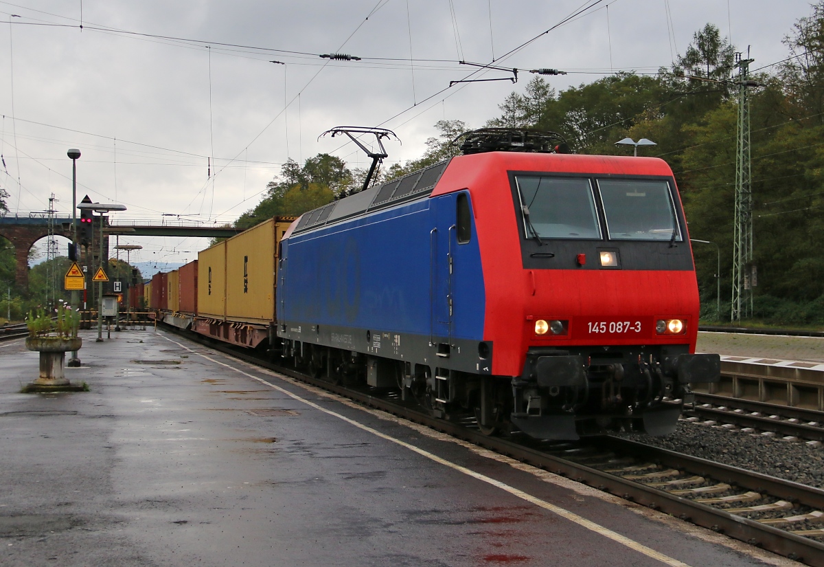 145 087-3 der SRI mit Containerzug in Fahrtrichtung Norden. Aufgenommen in Eichenberg am 09.10.2014.