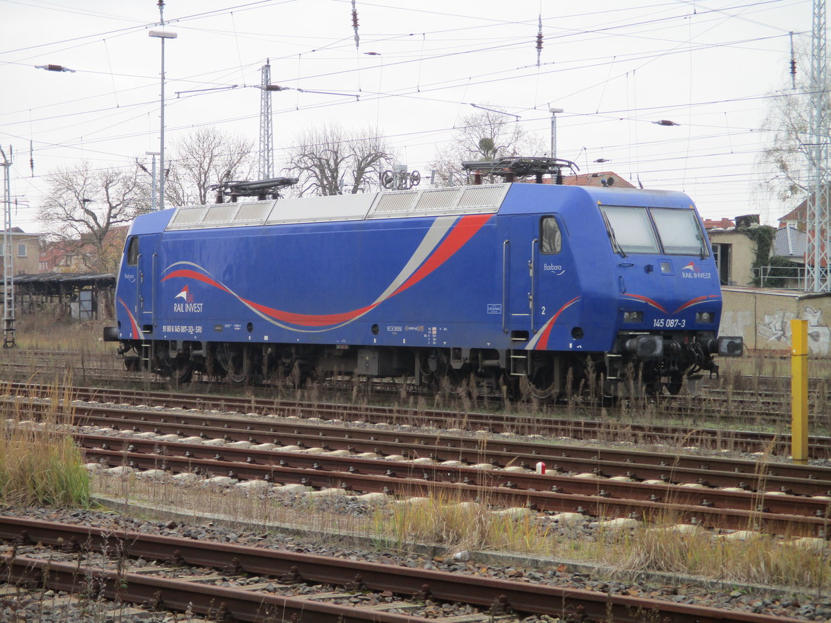 145 087 von SRI,am 24.November 2020,abgestellt in Neustrelitz.