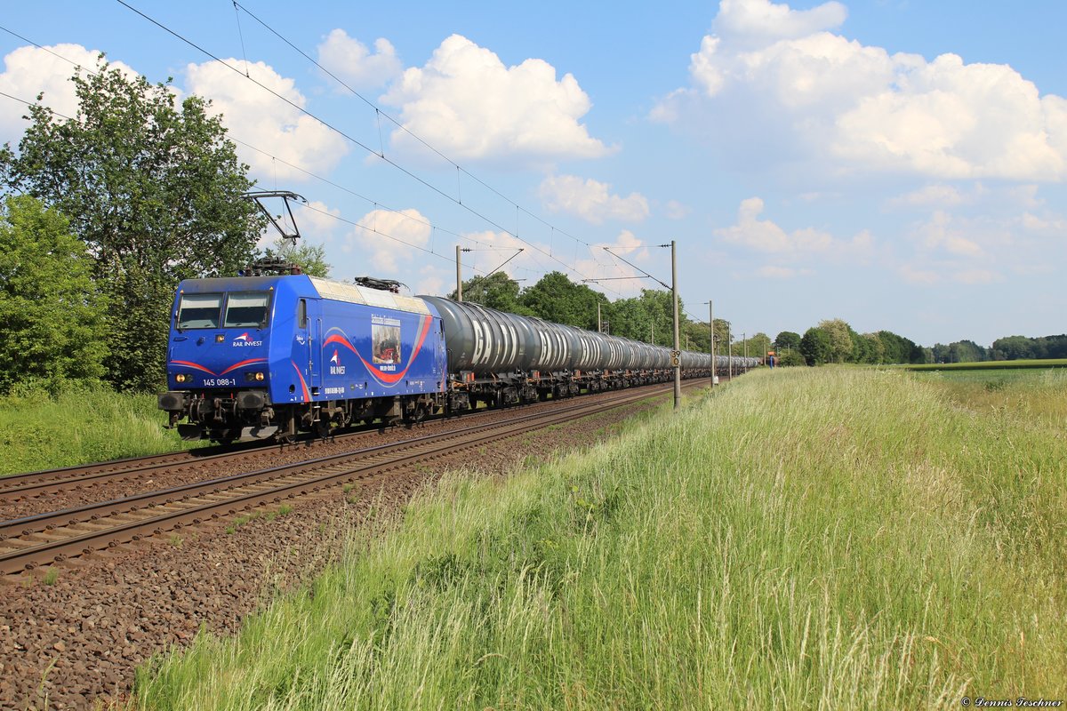 145 088-1 SRI mit Kesselwagen bei Woltorf am 26.05.2018