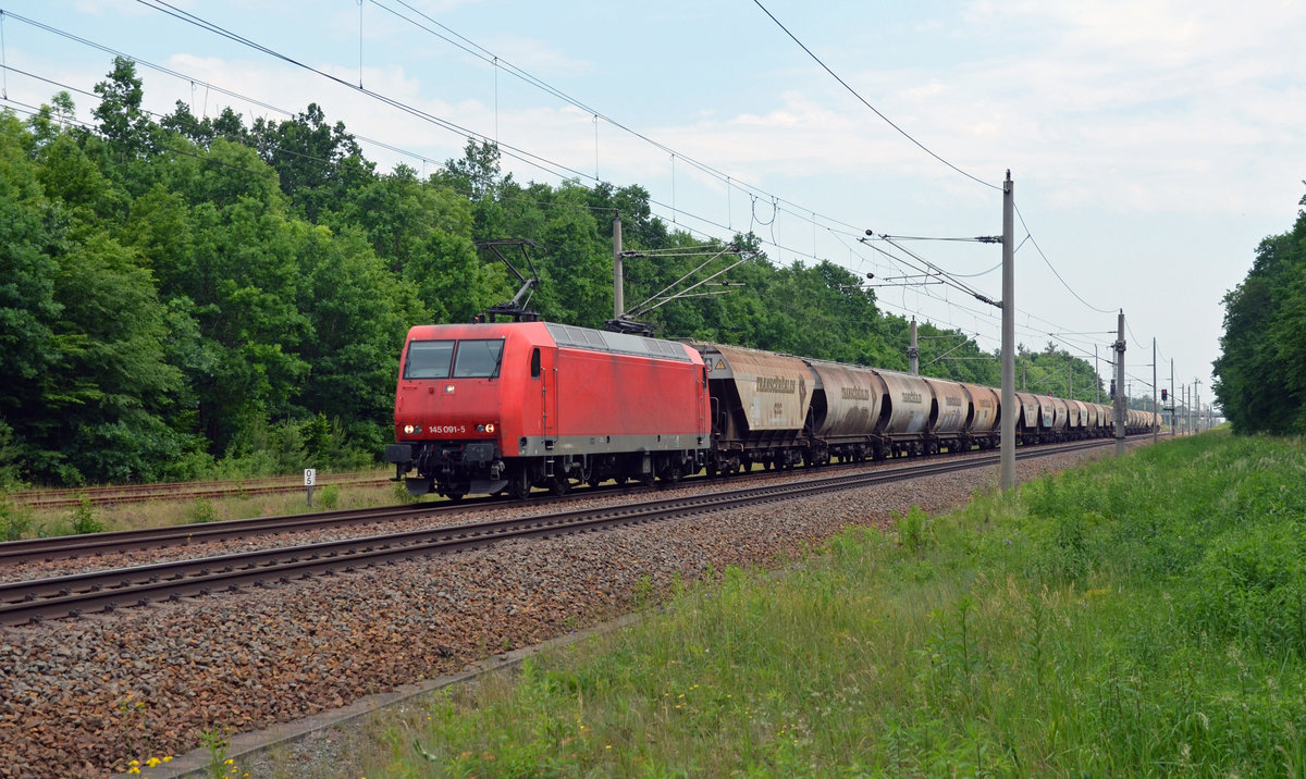 145 091 der Beacon Rail Leasing führte am 27.05.18 einen Getreidezug durch Burgkemnitz Richtung Bitterfeld.