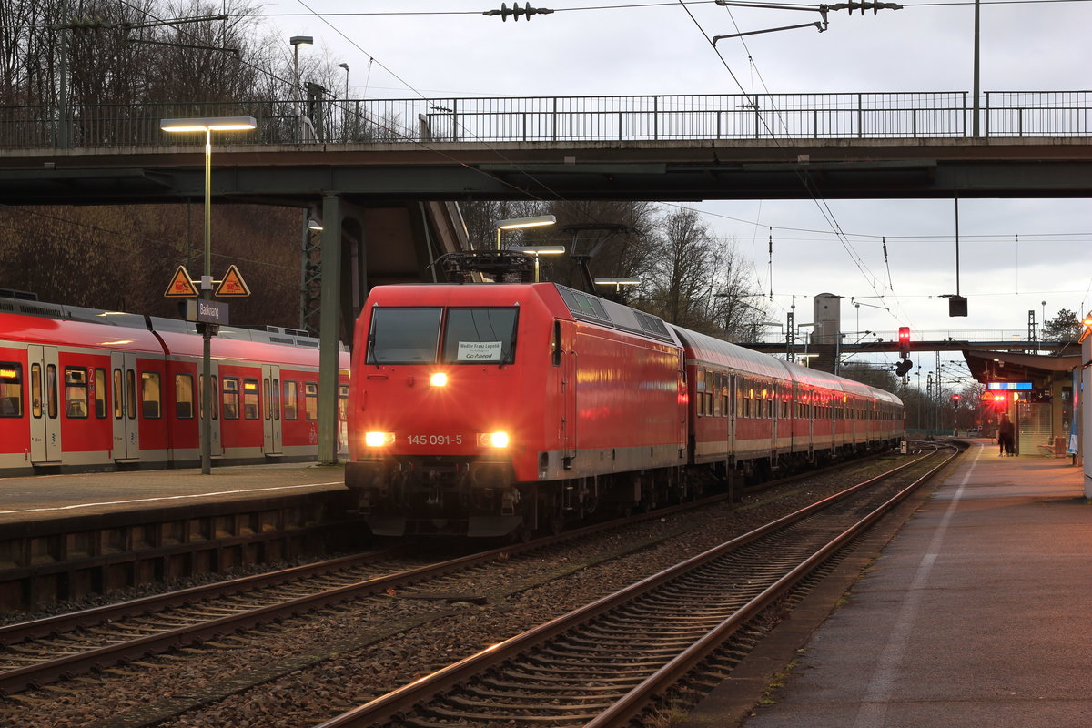 145 091 mit RE 90 Stuttgart-Nürnberg am 31.01.2020 beim Halt in Backnang. 