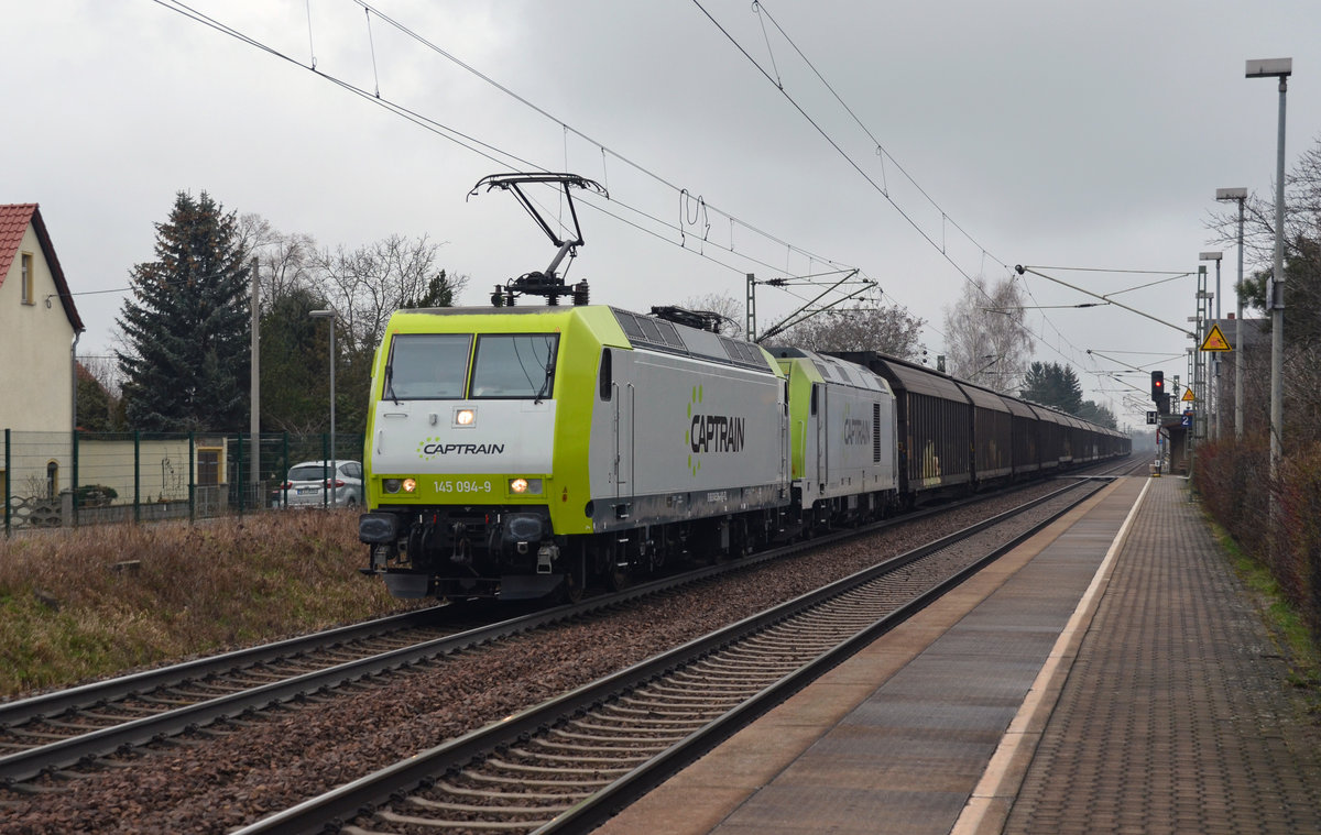 145 094 führte am 19.03.16 den Porschezug aus Leipzig-Wahren durch Glaubitz Richtung Dresden. 285 111 wurde an diesem Tag als Wagenlok mitgeschleppt.