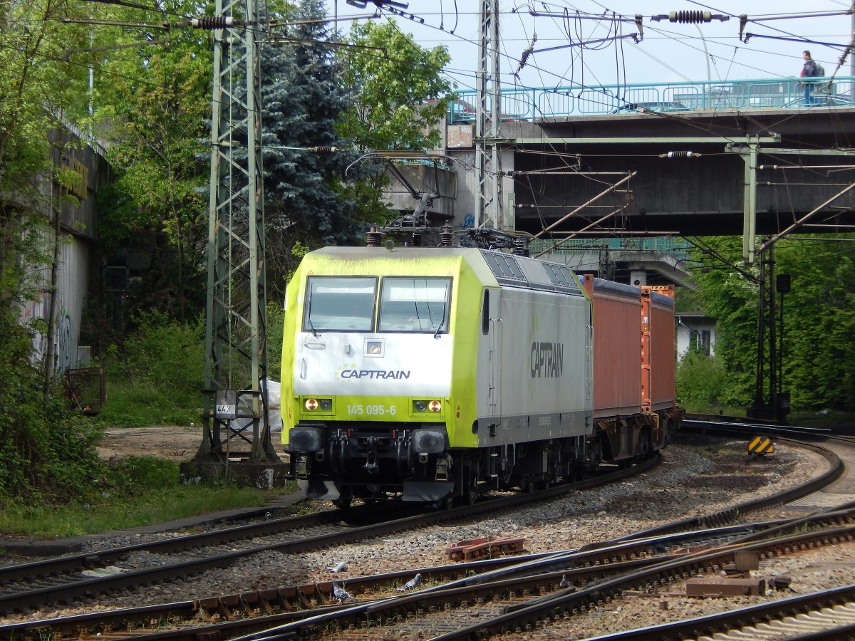 145 095-6 von Captrain kam am 9.5.15 mit einem Containerzug durch hamburg Harburg gefahren.

Hamburg 09.05.2015