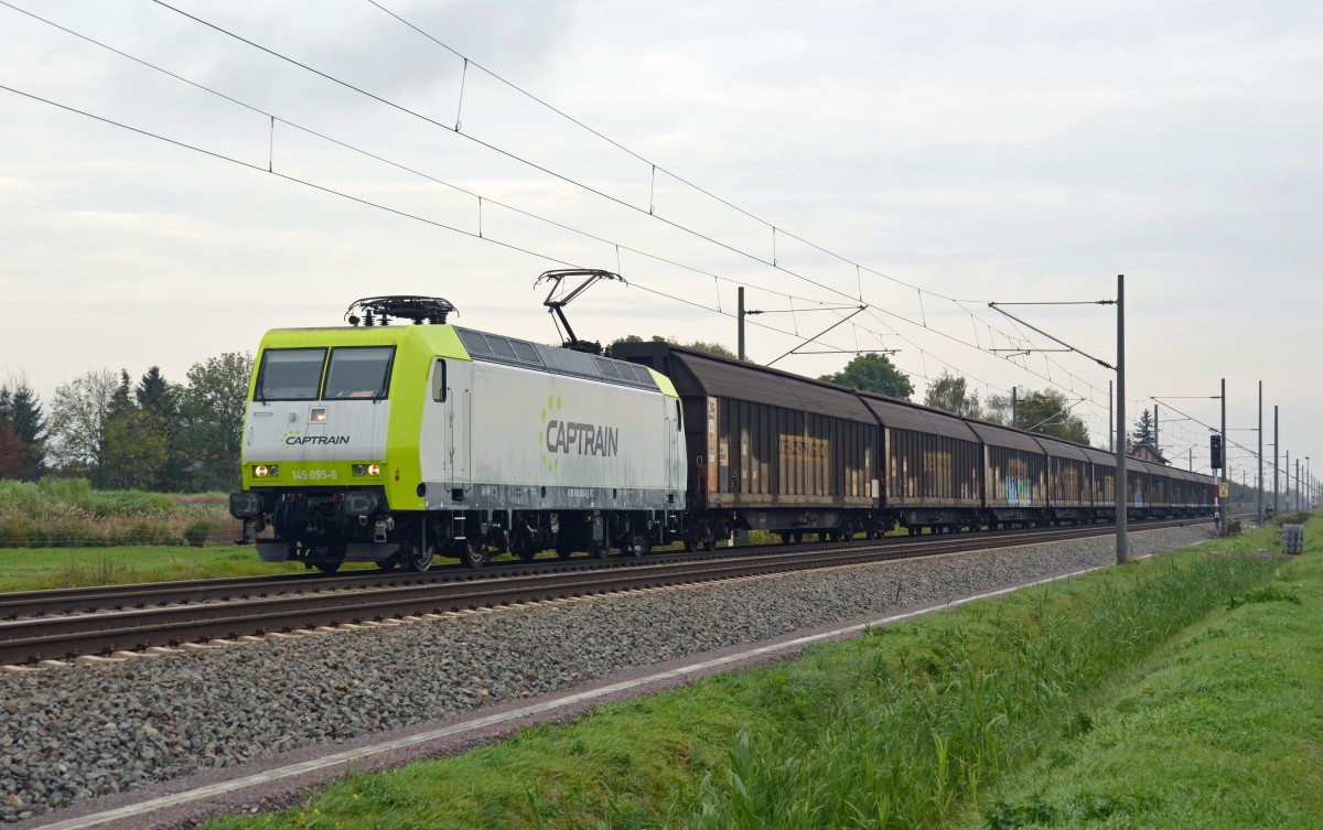 145 095 bespannte am 16.10.14 den ITL-Porschezug von Hannover zum Porschewerk in Leipzig-Wahren. Hier passiert der Zug Braschwitz.