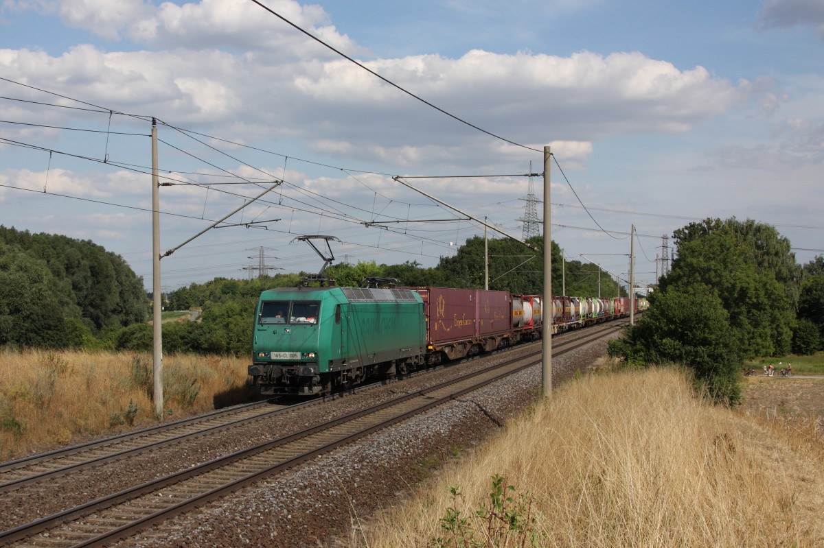 145 096-4 (145-CL 005) mit einem Containerzug auf dem Weg in Richtung Braunschweig. Fotografiert am 25.08.2013. 