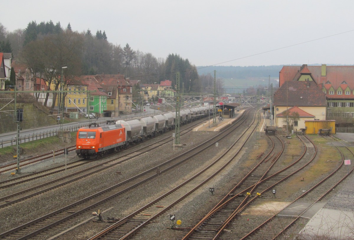 145-CL 001 von Arcelor Mittal zieht am 17. März 2014 einen Staubzug aus Kronach in Richtung Lichtenfels heraus.