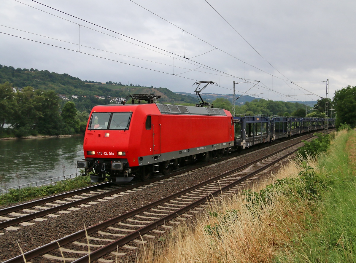 145-CL 014 (145 092-3) der Crossrail mit leeren Autotransportwagen  in Fahrtrichtung Rüdesheim. Aufgenommen am 14.07.2015 bei Lorch im Bächergrund.
