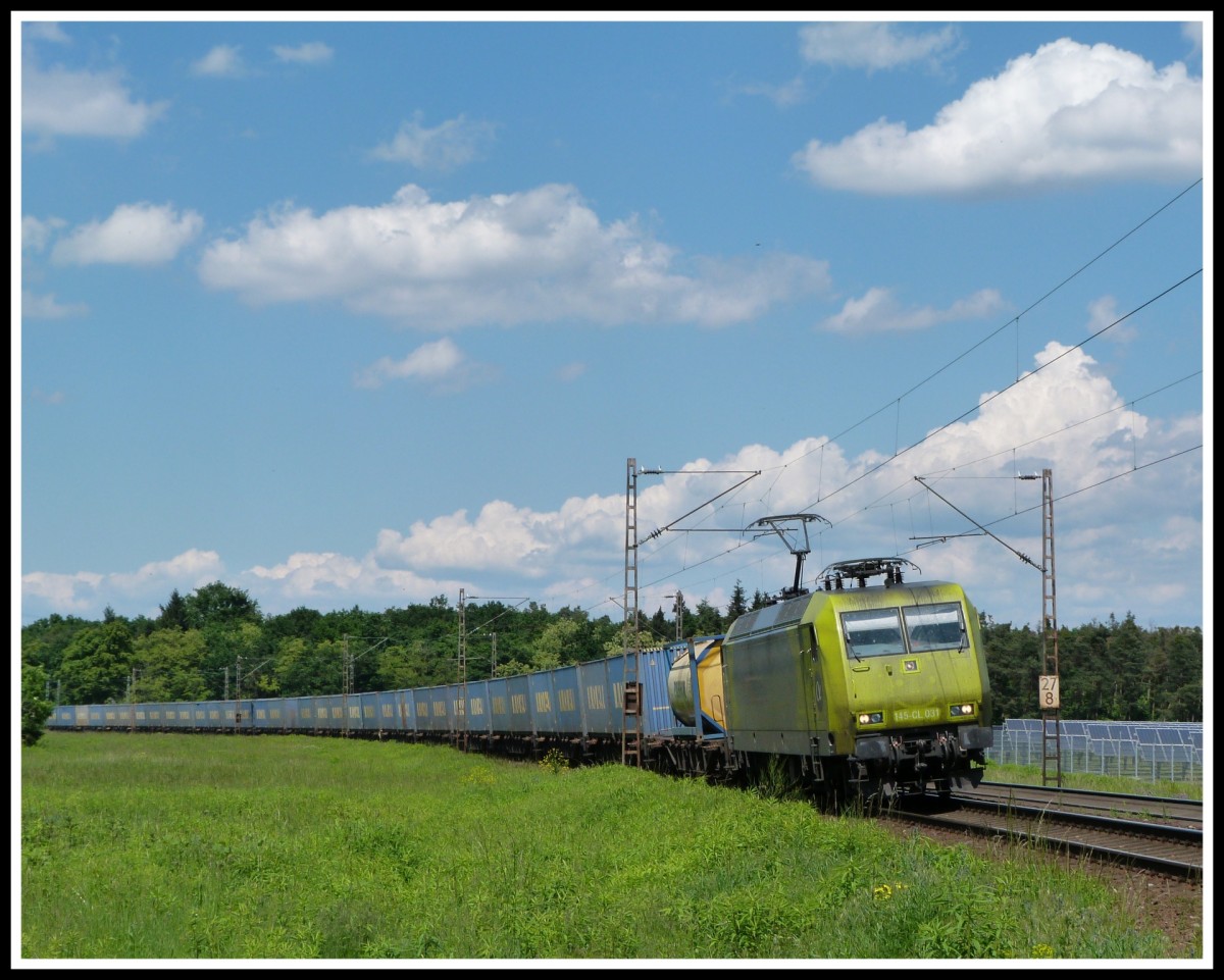 145 CL 031 für Crossrail unterwegs fährt am 28.5.13 mit einem überwiegend durch Container beladenen Güterzug über die Rheinbahn.
Fotografiert zwischen Neulussheim und Waghäusel.