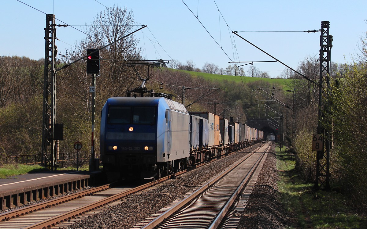 145-CL 202 (145 098-0) von der Crossrail fährt am 15.04.2015 mit einem Containerzug durch den Haltepunkt Eilendorf in Richtung Aachen.
