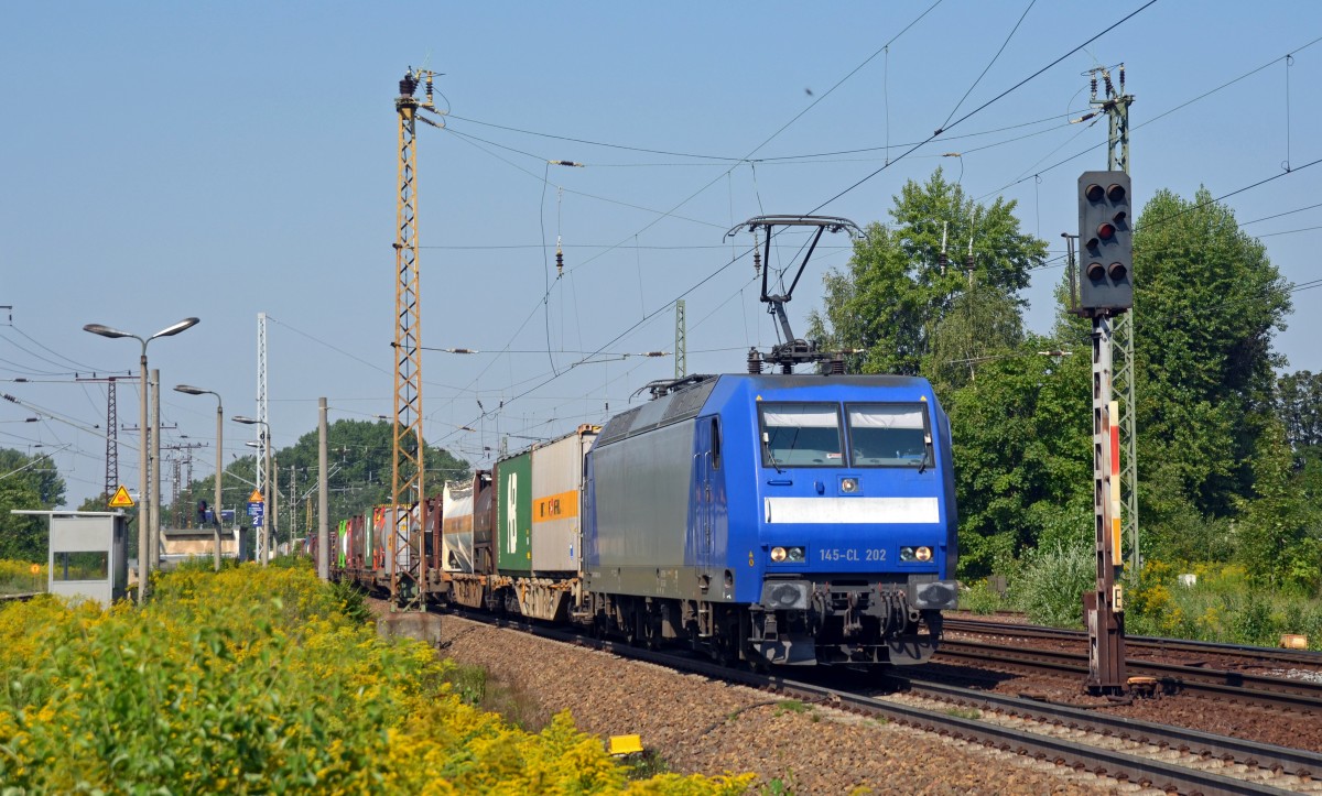 145-CL 202 der Crossrail rollte mit einem Containerzug am 22.08.15 durch Leipzig-Thekla Richtung Schönefeld.