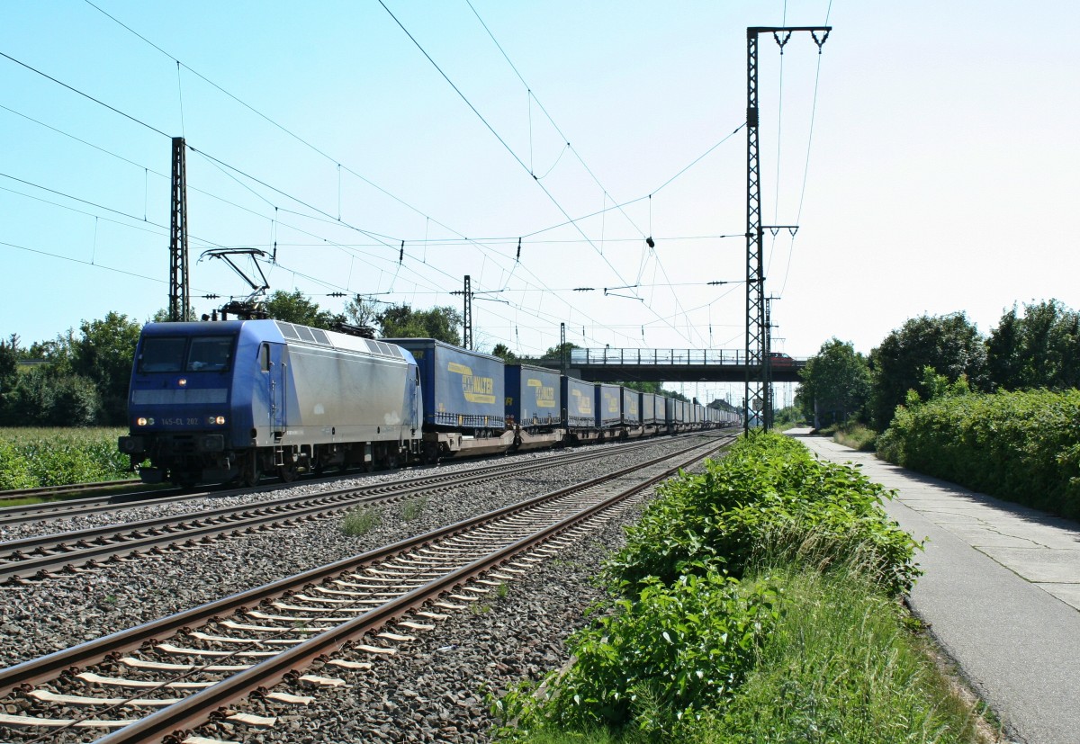 145-CL 202 mit einem KLV-Zug am Nachmittag des 02.08.13 bei der Durchfahrt des Bahnhofs Mllheim (Baden).