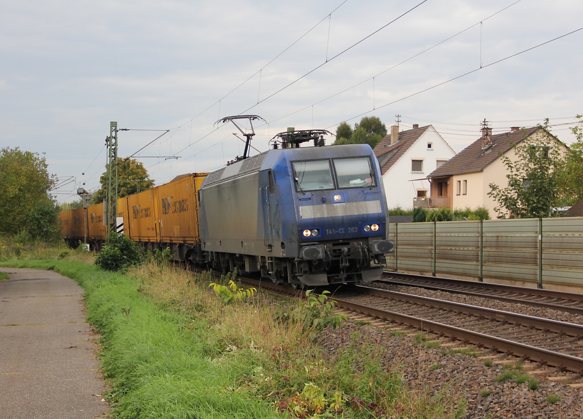 145-CL 203 mit Containerzug in Fahrtrichtung Süden. Aufgenommen in Spay am 04.10.2013.