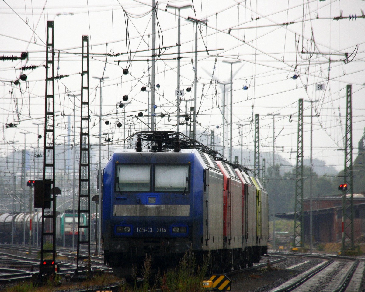 145 CL-204 und drei E-Loks von von Crossrail stehen auf dem abstellgleis in Aachen-West.
Bei Regenwetter am Nachmittag vom 29.6.2014.