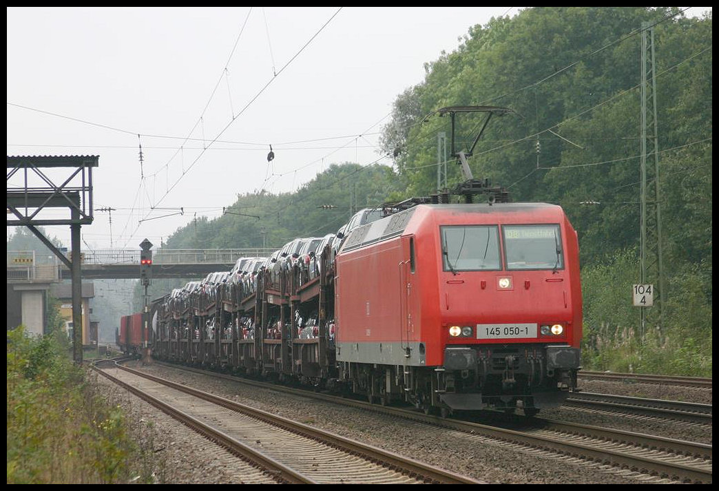 145050 ist hier am 11.9.2005 bei der Durchfahrt in Natrup Hagen mit einem Autotransportzug auf dem Weg nach Osnabrück.