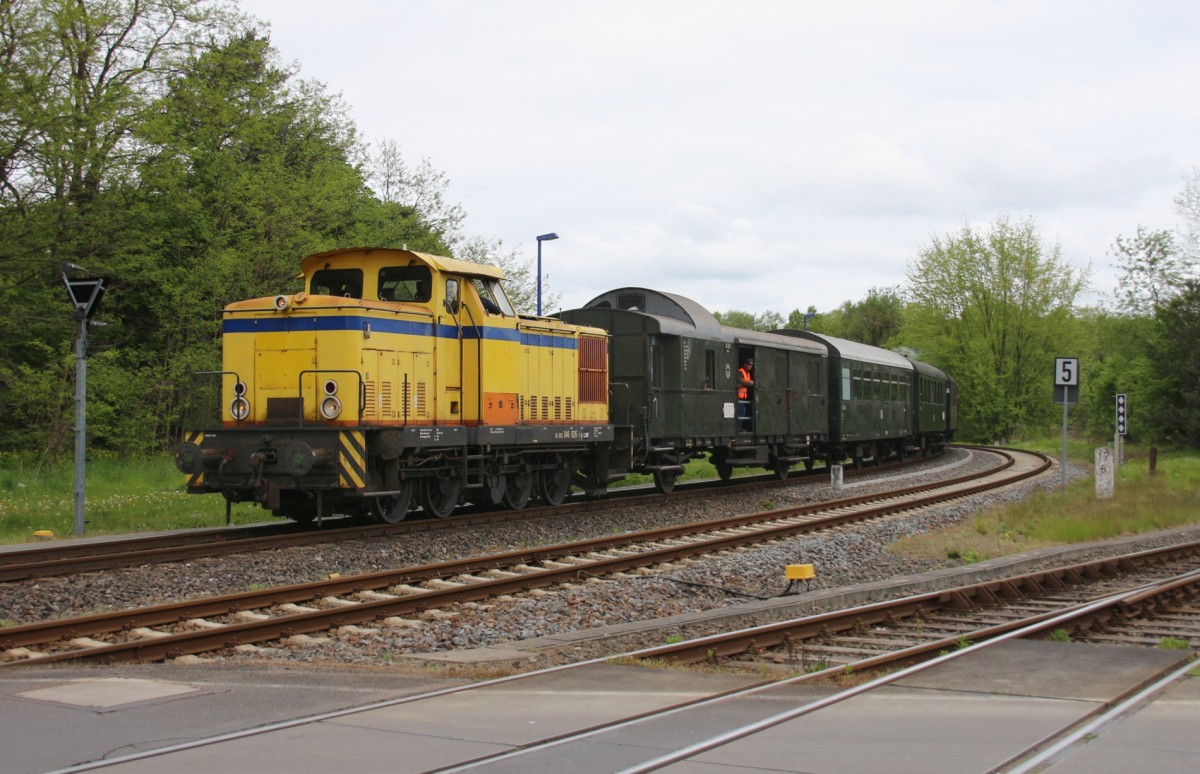 14.5.2015 Basdorf. 346 826 als Zug / Schlusslok (mit 52 8177) am Sonderzug der Berliner Eisenbahnfreunde.
