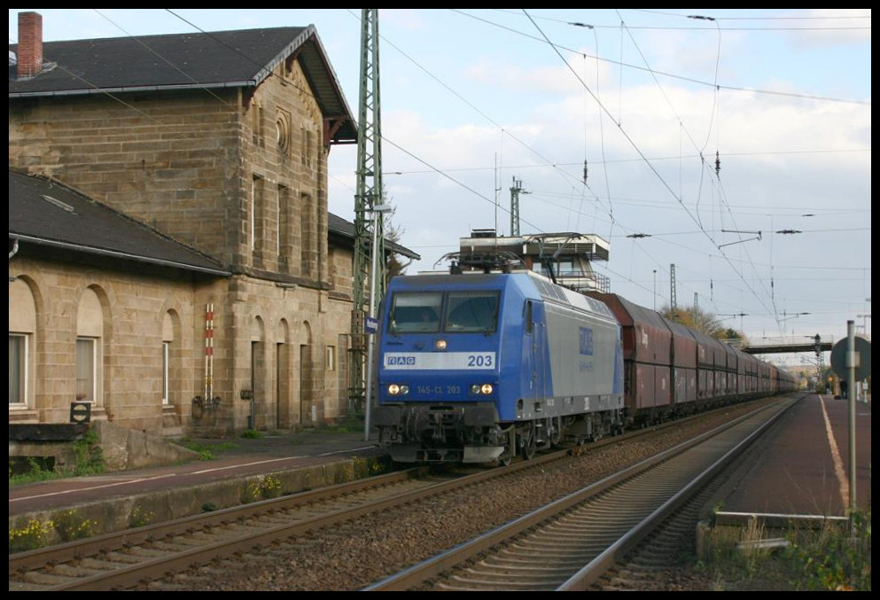 145CL203 RAG 203 fährt hier am 1.11.2005 mit dem Kohlependel in Richtung Ruhrgebiet durch den Bahnhof Hasbergen.