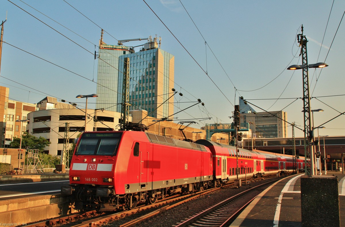 146 002 verlsst am 08.07.13 mit dem RE 1 nach Hamm (Westf.) den Dsseldorfer Hbf.