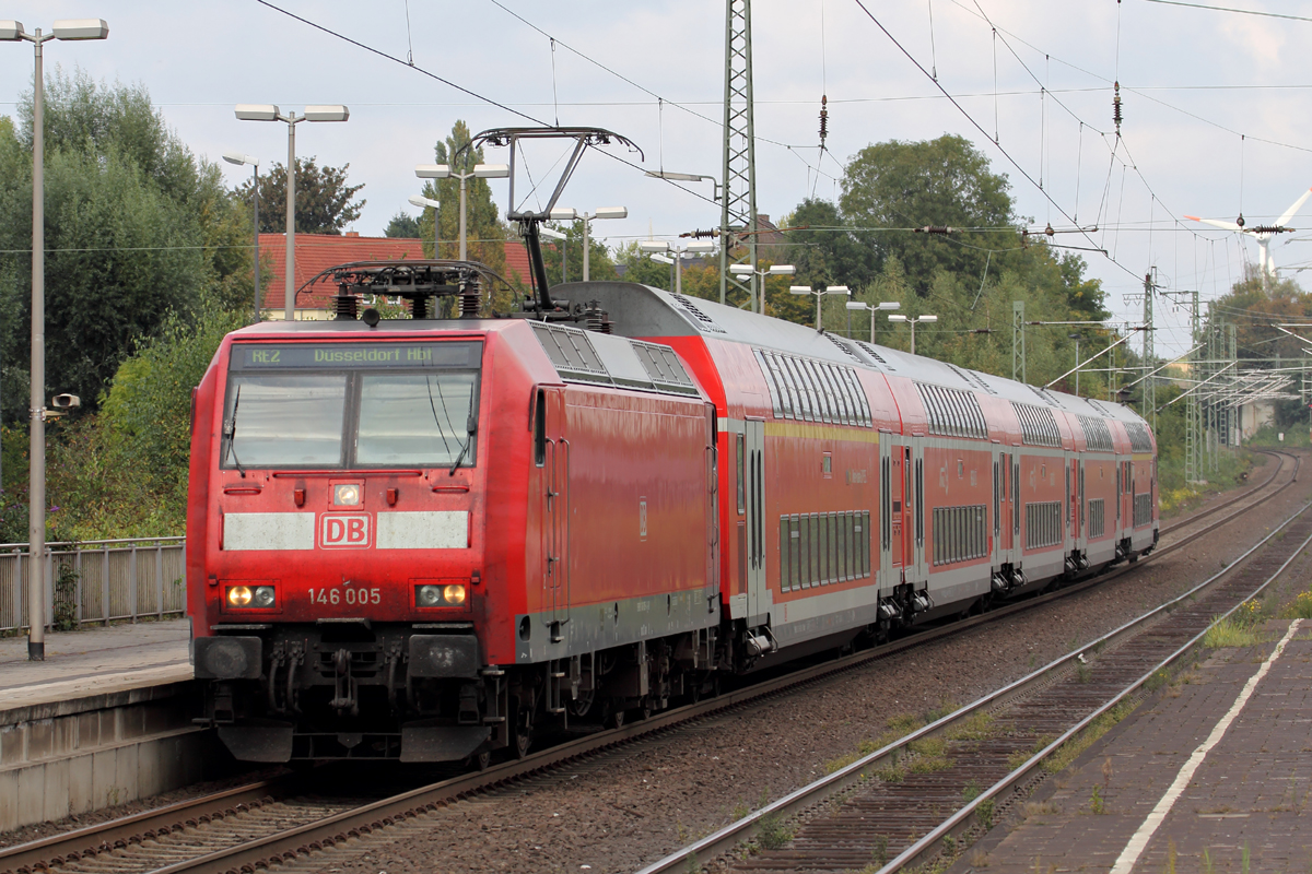 146 005 mit RE 2 nach Düsseldorf Hbf. bei der Einfahrt in Recklinghausen 14.9.2014