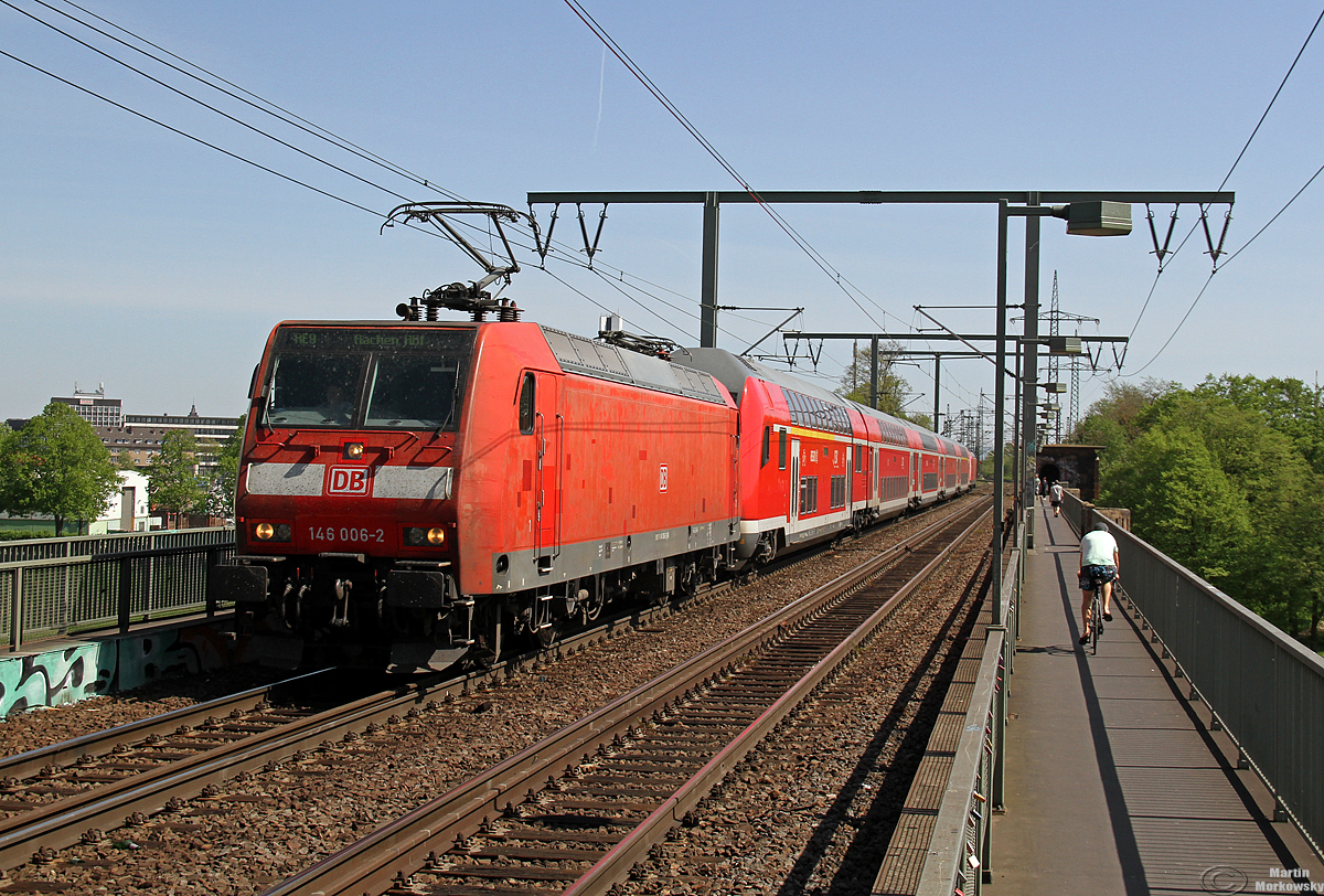146 006 mit umgeleitetem RE9 nach Aachen auf der Kölner Südbrücke am 22.04.2019