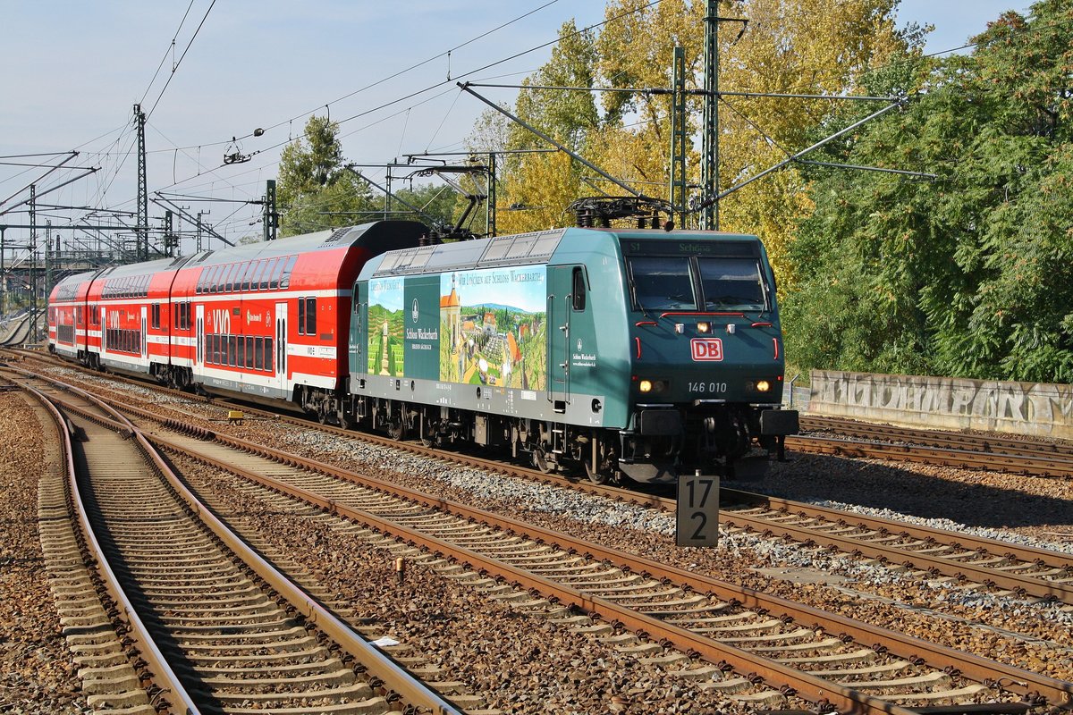 146 010 erreicht am 30.9.2017 mit der S1 von Meißen Triebischtal nach Schöna den Dresdener Hauptbahnhof.