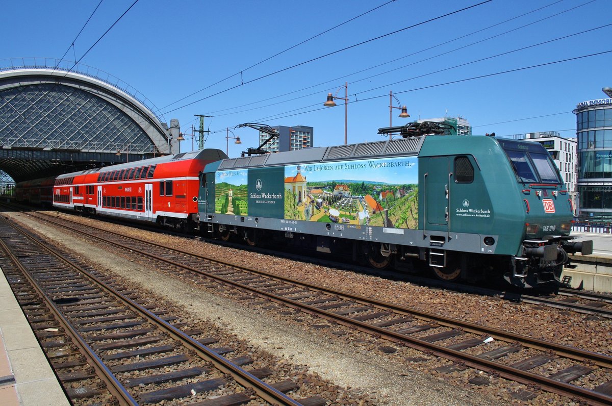 146 010 verlässt am 27.5.2017 mit der S1 von Meißen Triebischtal nach Schöna den Dresdener Hauptbahnhof.