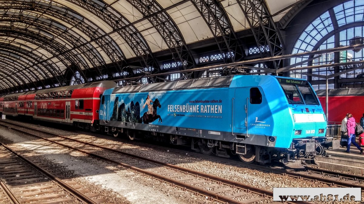 146 013 am 02.04.2016 mit der S1 nach Bad Schandau im Hauptbahnhof ...