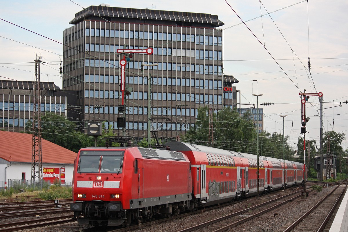 146 014 am 7.2.13 mit dem umgeleiteten RE1 in Dsseldorf-Rath.Der Zug wurde wegen einer Entgeleisung in Derendorf zwischen Dsseldorf und Duisburg ber die Gterzugstrecke umgeleitet.